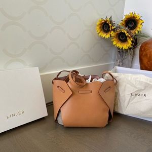 Linjer Tulip bucket bag